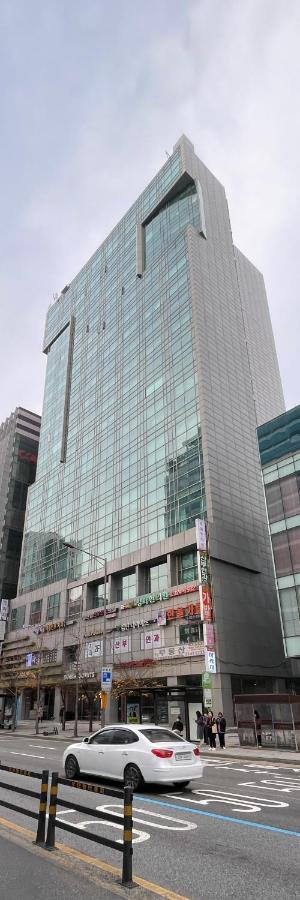 Hongdae Residence-4 - 1min From Hongik Univ Station #1 Apartamento Seul